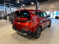 Stand out from the crowd in our luxurious 2021 Kia Soul EX+ that leads the way in Habanaro Orange Me... (image 4)