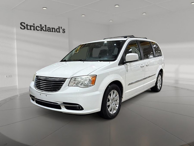 2013 CHRYSLER TOWN AND COUNTRY TOURING WAGON in Cars & Trucks in Stratford