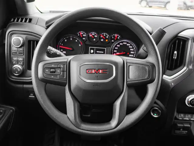 2025 GMC Sierra 3500HD Pro dans Autos et camions dans Comté de Strathcona - Image 19