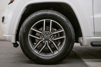 Experience the perfect balance of style, capability, and comfort with the 2020 Jeep Grand Cherokee A... (image 6)