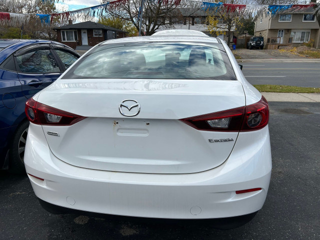 2014 Mazda Mazda3 GX-SKY dans Autos et camions  à Hamilton - Image 2