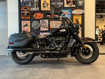 A quintessential American cruiser, the Harley-Davidson Heritage Classic 114 has showstopping vintage...