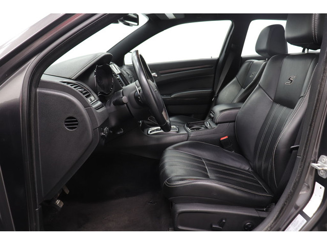 2016 Chrysler 300 S 3.6L CAMERA, CUIR, TOIT PANO, BEATS AUDIO in Cars & Trucks in Longueuil / South Shore - Image 2