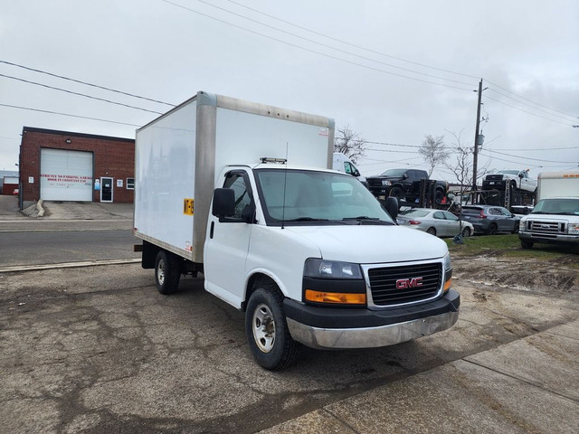  2016 GMC Savana G3500 - 12Ft Box - V8 Gas - Tow Package - Low K in Cars & Trucks in City of Toronto - Image 4