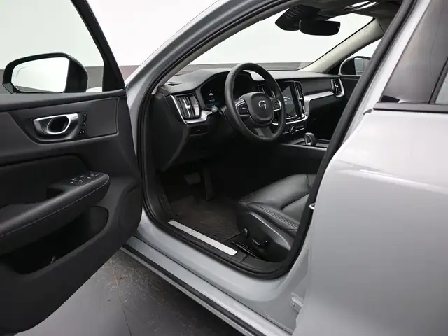 2024 Volvo S60 B5 B5 CORE SUNROOF, NAVIGATION, HEATED POWER SEAT in Cars & Trucks in City of Halifax - Image 14