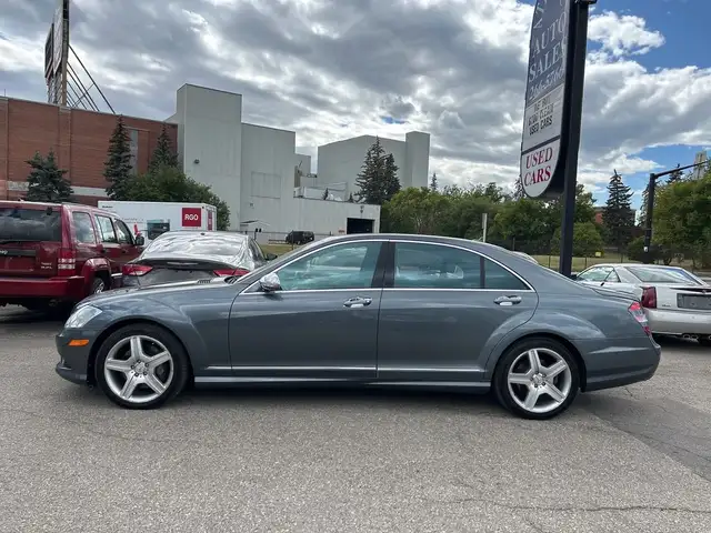 2009 Mercedes-Benz S-Class 5.5L V8 in Cars & Trucks in Calgary - Image 4