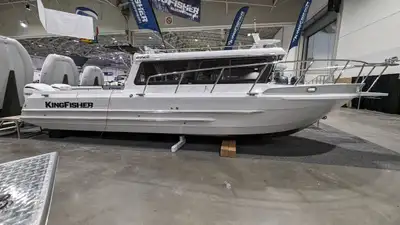2024 KingFisher Offshore 3025 Destination HT (Hard Top) Available in any Colour with water line stri...