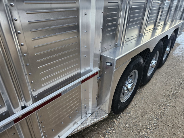 2025 Wilson Foreman Gooseneck 30' Stock Trailer in Farming Equipment in Saskatoon - Image 2