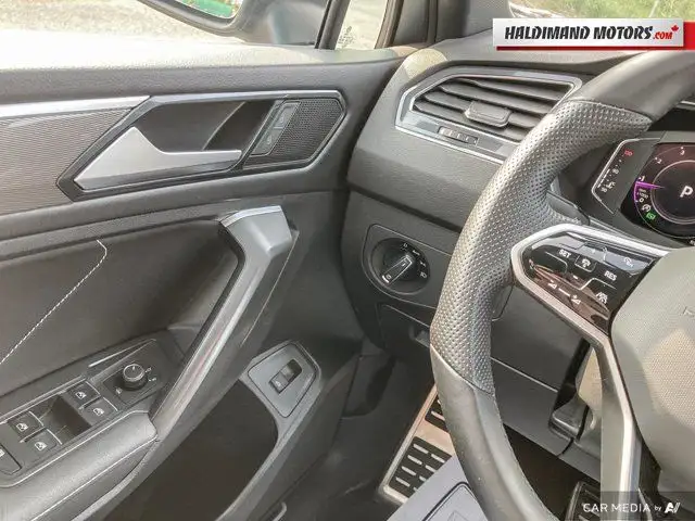 2022 Volkswagen Tiguan Comfortline R-Line Black Edition in Cars & Trucks in Hamilton - Image 21
