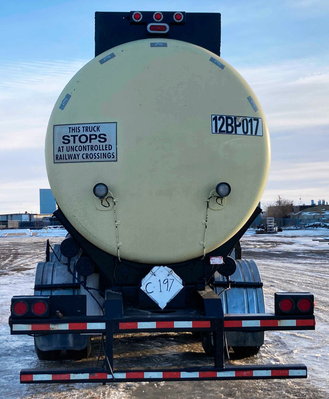 2006 Advance 22,000 Liter Pup Crude Oil Tanker Trailer in Heavy Equipment in Edmonton - Image 4