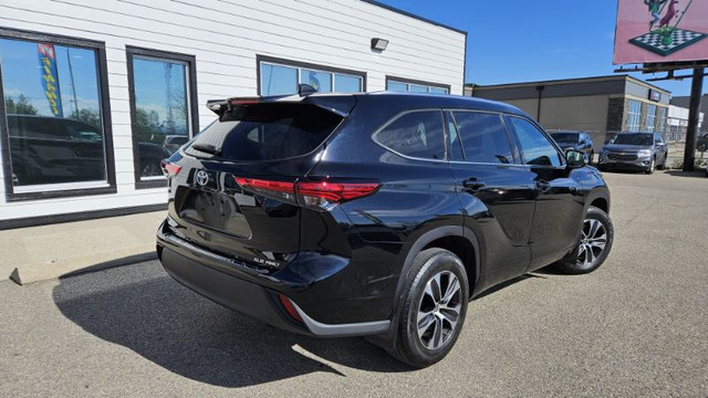 2021 Toyota Highlander XLE in Cars & Trucks in Calgary - Image 2