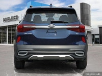 Experience the perfect blend of style and practicality with this 2021 Kia Seltos EX. Boasting a slee... (image 4)