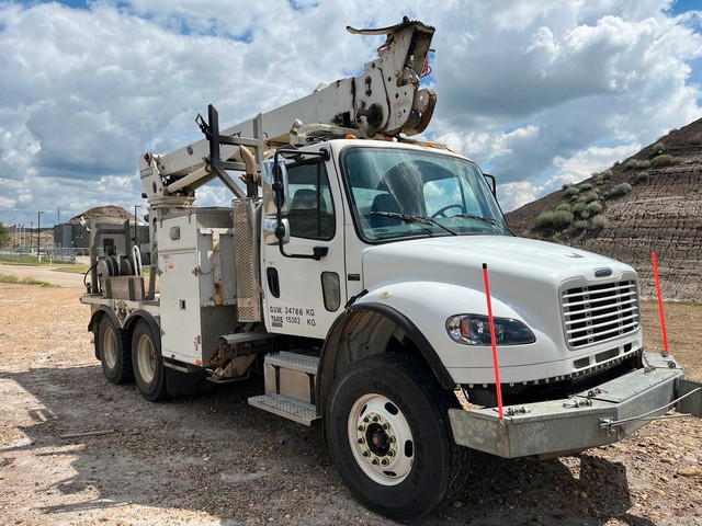 2011 Freightliner M2 Commander Auger Digger + Remote, Cummins, A in Farming Equipment in Mississauga / Peel Region - Image 2
