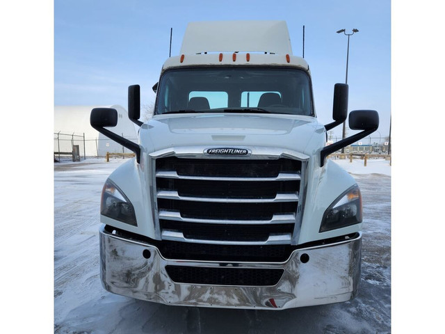 2019 Freightliner NEW CASCADIA PX12664 in Heavy Trucks in Calgary - Image 2