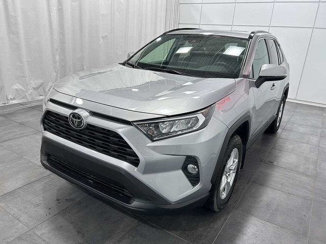 2020 Toyota RAV4 XLE AWD - TOIT OUVRANT - SIEGES CHAUFFANTS - MA in Cars & Trucks in Québec City - Image 3