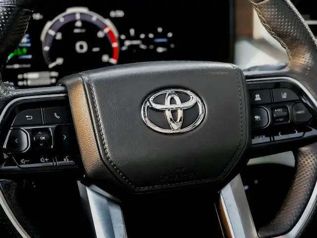 2023 Toyota Tundra 4x4 Crewmax Capstone Hybrid in Cars & Trucks in City of Toronto - Image 17