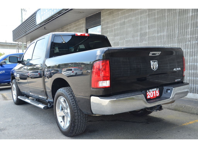  2015 Ram 1500 SXT 4WD Crew Cab in Cars & Trucks in Burnaby/New Westminster - Image 4