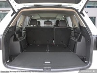 AMVIC-licensed business 2025 Volkswagen Atlas Peak Edition 4Motion Redefining Family Travel! Introdu... (image 6)