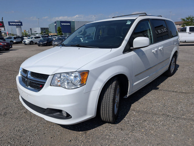 2017 Dodge Grand Caravan Crew | LEATHER | CAMERA | HEATED SEATS in Cars & Trucks in London - Image 2