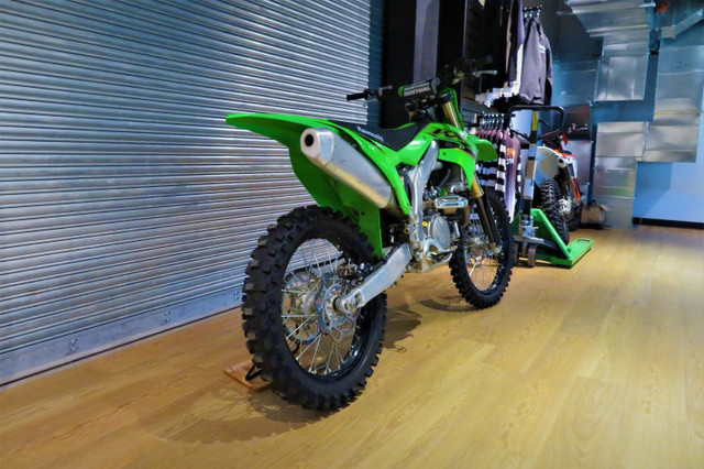 2022 Kawasaki KX450 in Dirt Bikes & Motocross in Shawinigan - Image 2