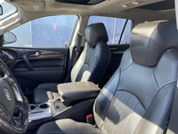 ONE OWNER LOW KM'S, Heated and Cooled Front Seats, Back up Camera, NAVIGATION, REAR DVD ENTERTAINMEN... (image 7)