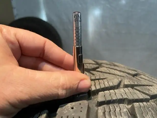 Ford Escape 235-60-16 KIT HIVER ROUES+PNEUS NOKIAN,10/32 USURE 2 in Cars & Trucks in St-Georges-de-Beauce - Image 9