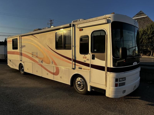 2001 Freightliner FLEETWOOD DISCOVERY Motorhome Class A in RVs & Motorhomes in St. Albert - Image 2