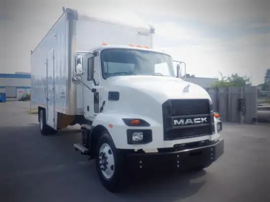 2021 Mack MD 24' Reefer Ready Cube Van in Heavy Trucks in Delta/Surrey/Langley - Image 4