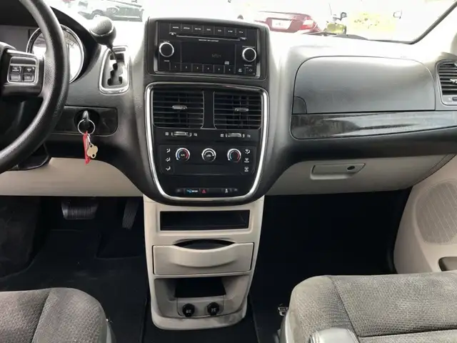 2015 Dodge Grand Caravan Ensemble Valeur Plus in Cars & Trucks in Sherbrooke - Image 15