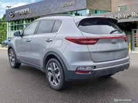 This Kia Sportage has a powerful Regular Unleaded I-4 2.4 L/144 engine powering this Automatic trans... (image 2)