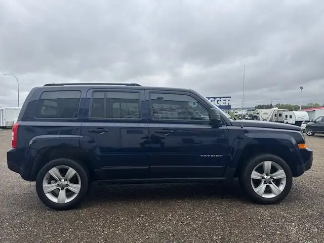 2014 Jeep Patriot North Edition 4x4- SALE!! WARRANTY INC in Cars & Trucks in Red Deer - Image 7