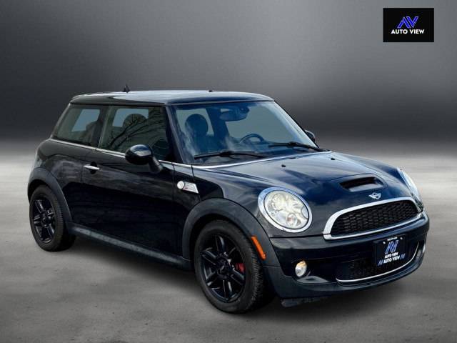 2010 MINI Cooper Hardtop S **6 SPEED MANUAL** in Cars & Trucks in Hamilton - Image 3