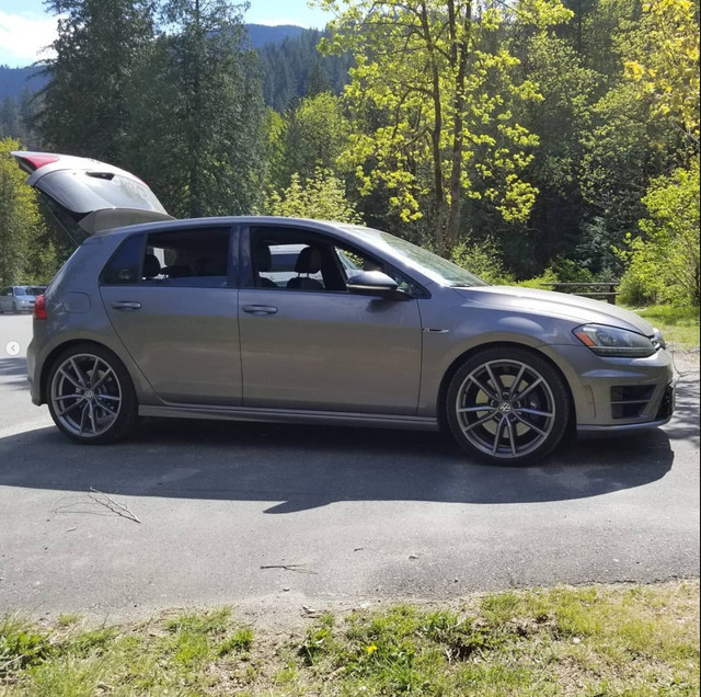 2017 Volkswagen Golf R  in Cars & Trucks in Delta/Surrey/Langley - Image 2