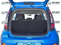 Experience the vibrant charm of the 2019 Kia Soul, presented in an eye-catching blue, paired with it... (image 7)