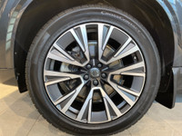 Climate Package, Metallic Paint, Leather Upholstery, 20inch 5-Multi Spoke Matte Graphite Diamond-Cut... (image 8)