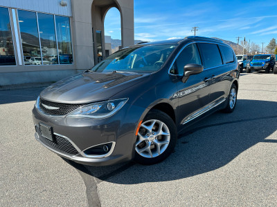 2017 Chrysler Pacifica Touring-L Plus LOADED