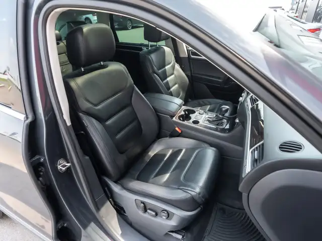 2015 Volkswagen Touareg Execline 3.6 - AWD | Pano Sunroof | 360  in Cars & Trucks in Saskatoon - Image 25