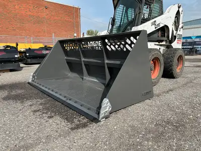 Berlon’s Super Capacity Snow bucket is ideal for loading and handling large volumes of snow and othe...