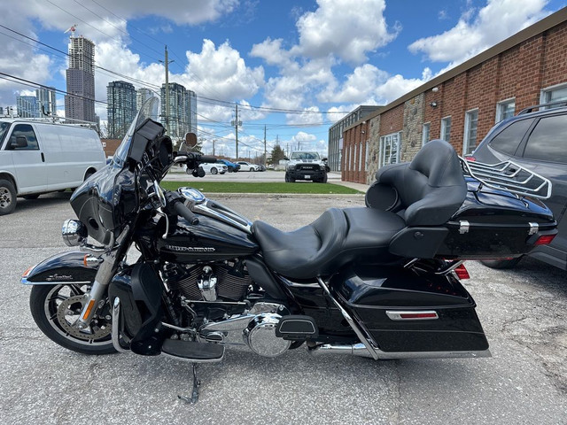  2017 Harley-Davidson Ultra Limited in Touring in City of Toronto - Image 2