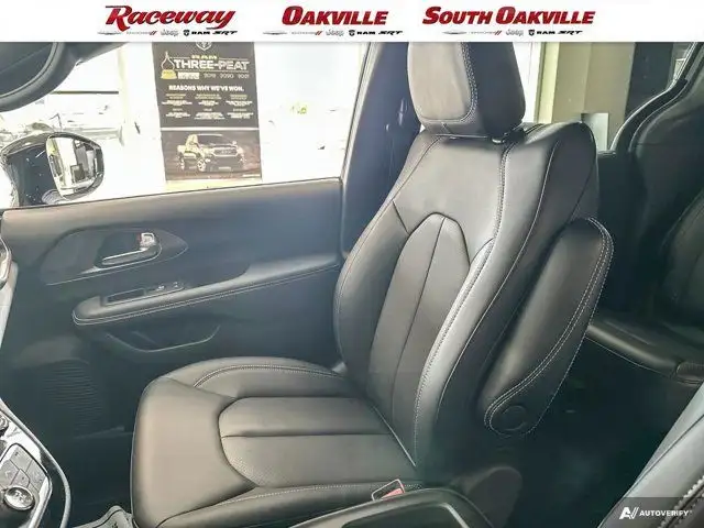 2025 Chrysler Pacifica Select in Cars & Trucks in Mississauga / Peel Region - Image 19