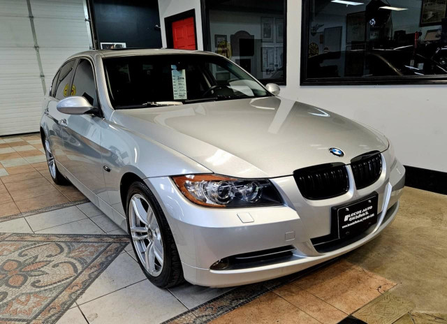 2006 BMW 330 xi No Accidents/All Wheel Drive/Sunroof in Cars & Trucks in City of Toronto - Image 4