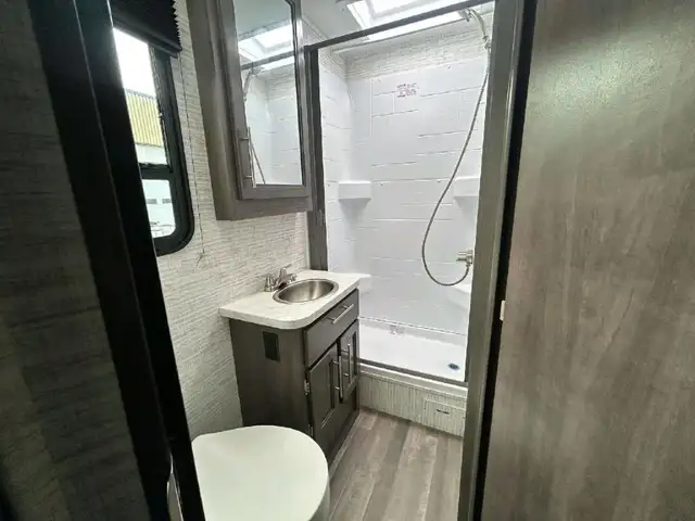 2025 JAYCO Redhawk SE 22CF in RVs & Motorhomes in Thetford Mines - Image 16