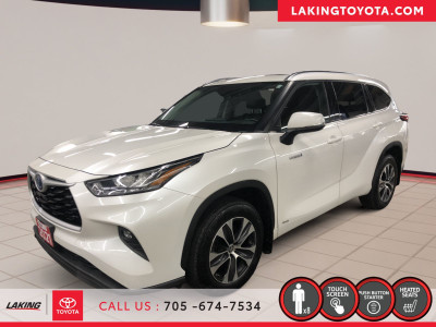 2021 Toyota Highlander Hybrid XLE AWD 3rd Row Seating (8 Passeng