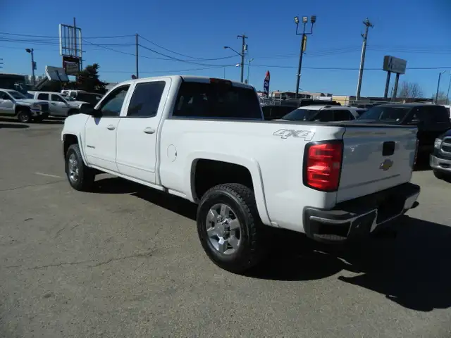 2017 Chevrolet Silverado 2500 DURAMAX DIESEL ( 92 000 KMS ) in Cars & Trucks in Edmonton - Image 3
