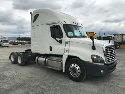 2019 FREIGHTLINER X12564ST;Heavy Duty Trucks - Conventional Truck w/ Sleeper Penske Location 632 BEL...