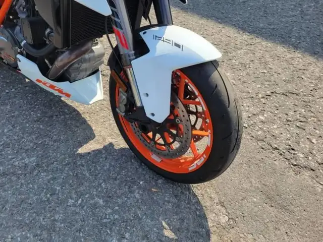 2017 KTM 1290 Super Duke R in Sport Touring in Ottawa - Image 4