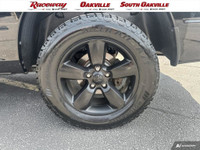 2021 RAM 1500 CLASSIC EXPRESS CREW CAB 4X4 - Black Exterior Black Premium Interior 5.7L HEMI V8 - Su... (image 5)