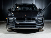 Le Centre Porsche Québec vous propose ce Porsche Macan 2024, un VUS compact qui allie sportivité et... (image 9)