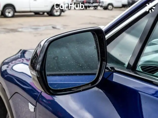 2024 Cadillac LYRIQ Tech Pano Sunroof 33Display Blind Spot Navi in Cars & Trucks in Mississauga / Peel Region - Image 17