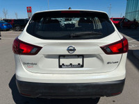 2017 NISSAN QASHQAI SV | AWD | ACCIDENT FREE CARFAX HEATED SEATS HEATED STEERING WHEEL REMOTE START... (image 4)